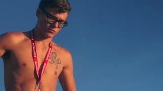 Der Sexi Rettungsschwimmer aus "Bustin 'Beach Bums" ist Blake Mitchel